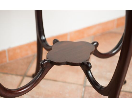 Antique English Edwardian coffee table in solid mahogany with inlay inserts in precious woods.19th century period.     