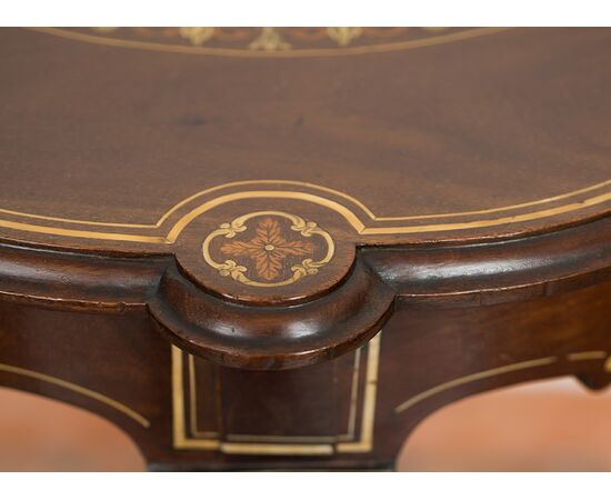 Tavolino antico Eduardiano Inglese in mogano massello con innesti di intarsio in legni pregiati.Periodo XIX secolo.