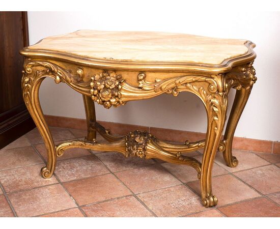 Tavolino in legno dorato e intagliato con piano in onice Napoleone III Francese.Periodo XIX secolo.