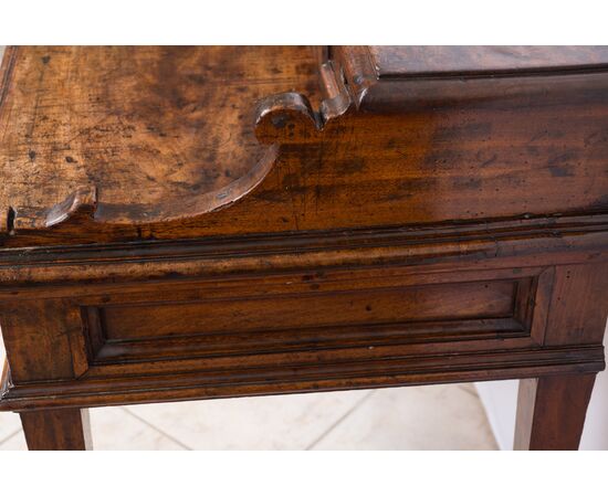 Antique Louis XVI Neapolitan writing desk in solid walnut. 18th century period.     