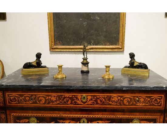 Coppia di sculture in bronzo dorato e patinato a foggia di sfingi, Francia, primi anni del XIX secolo, epoca Impero