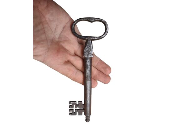 Imponente serratura con chiave originale 