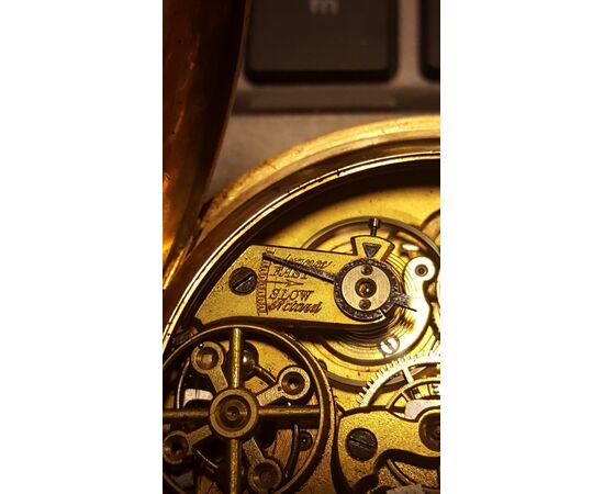 Cronografo anonimo in oro rosso 18K.  Diametro 50 mm.  Carica manuale, Quarti ripetizioni e suonerie. Ottime condizioni.  Primi del '900. 