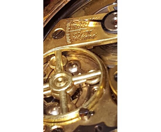 Cronografo anonimo in oro rosso 18K.  Diametro 50 mm.  Carica manuale, Quarti ripetizioni e suonerie. Ottime condizioni.  Primi del '900. 