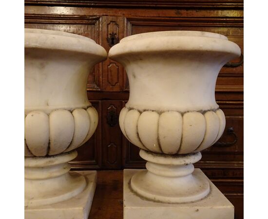 Coppia di vasi in marmo inizio XX secolo
