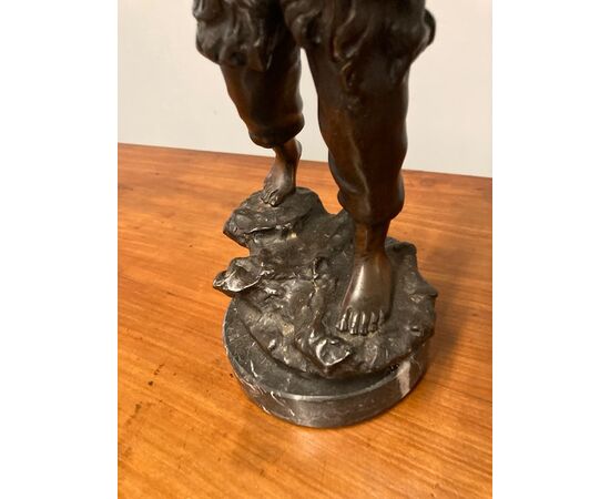 Antico bronzo Pastorella Antonio Cinque Napoli  fine XIX secolo . Altezza cm 41