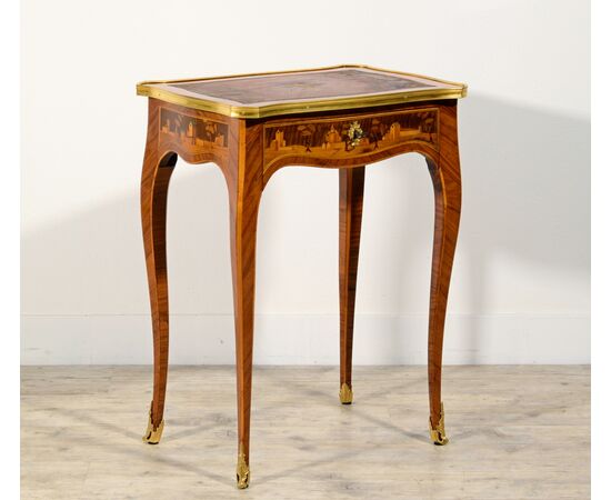 Tavolino da centro in legno intarsiato, Francia, primi anni del XIX secolo