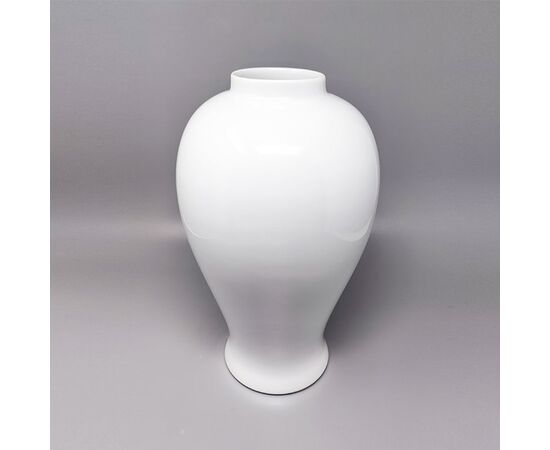 1960s Gorgeous Vase in Limoges Porcelain. Handmade. Made in France