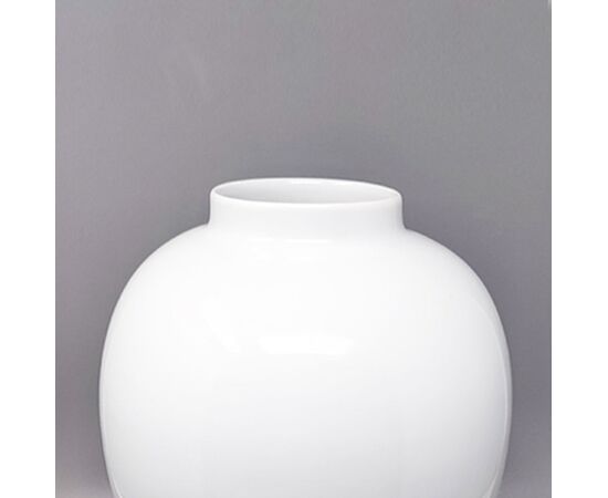 1960s Gorgeous Vase in Limoges Porcelain. Handmade. Made in France