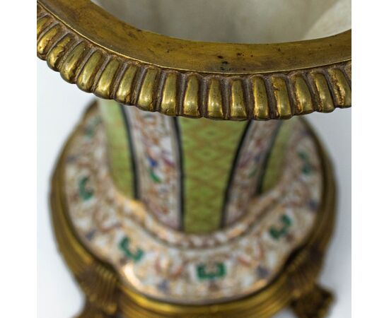 Vaso con coperchio in porcellana, XIX secolo