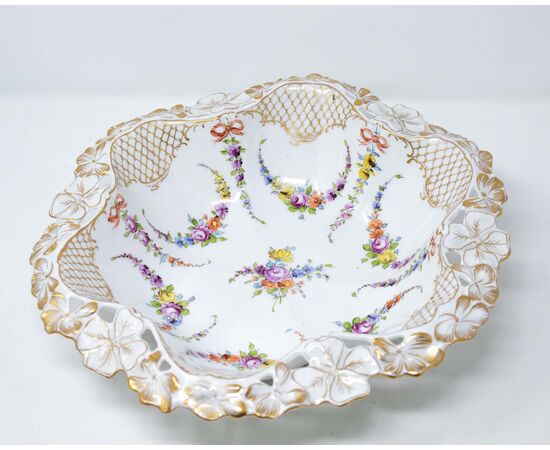 Late 19th century, Openwork bowl with floral motifs     
