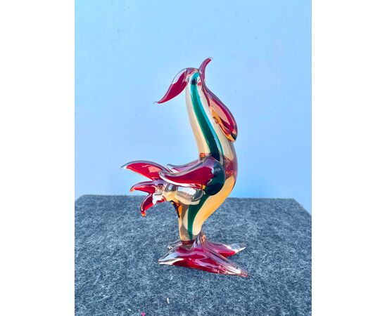 Gallo in vetro sommerso paglierino e rosso con inclusione verde.A.Ve.M.Murano.