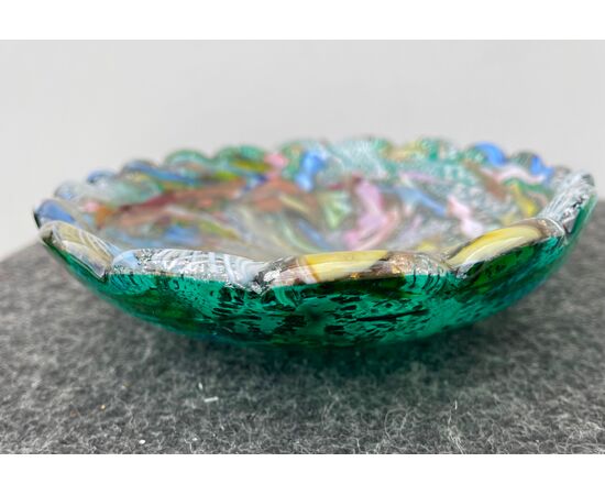 Centerpiece bowl in submerged glass with lobed edge with inclusions in murrine, retortoli, spirals and silver leaf.     