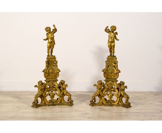  Imponente coppia di alari in bronzo finemente cesellato e dorato, Venezia, prima metà del XIX secolo, stile barocco  