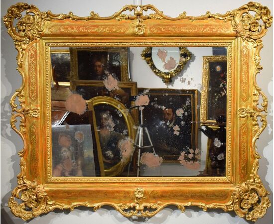 Grande specchiera dorata Luigi XV  cm.118 x 142