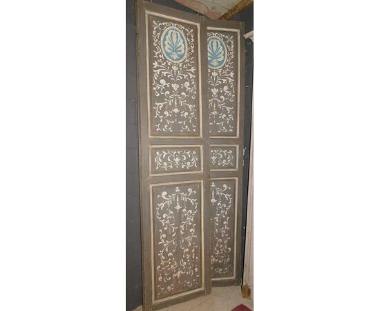 pts685 - pair of lacquered doors, cm l 119 xh 210     