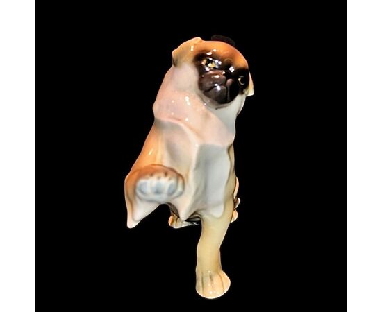 Scultura in ceramica raffigurante cane con zampa alzata.Manifattura Lenci di Torino.