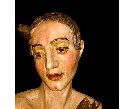 Scultura lignea policroma raffigurante busto di San Sebastiano.Italia.