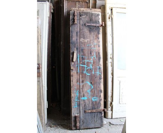 Antica porta in legno massello