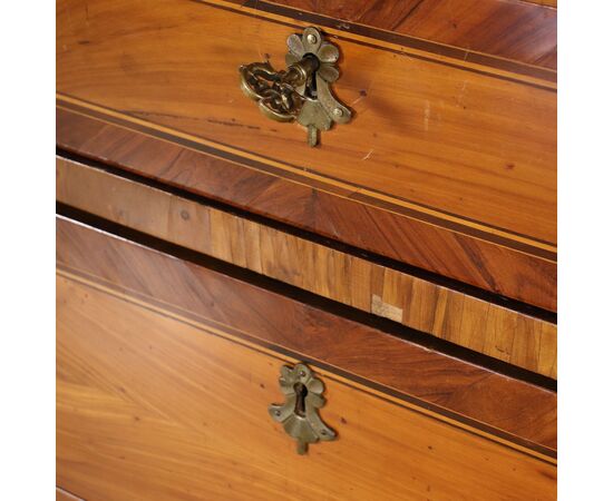 Neoclassical chest of drawers     