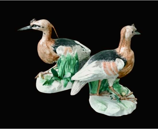 Coppia di uccelli aironi in porcellana policroma.Manifattura di Edme’Samson,Francia.