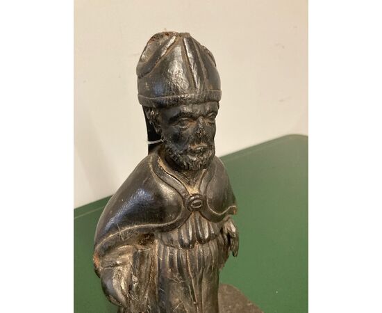 Antica scultura  vescovo epoca XVII sec castagno . Altezza 34 