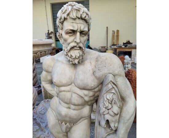 Spettacolare scultura raffigurante Ercole - H 130 cm - Marmo di Carrara