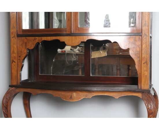 Antica vetrina a specchi Olanda fine XIX sec . Noce e intarsi in boise de rose .Mis 104 x 36 Altezza cm 193 