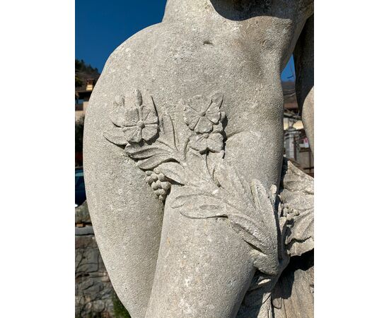 Female nude sculpture in Vicenza stone     