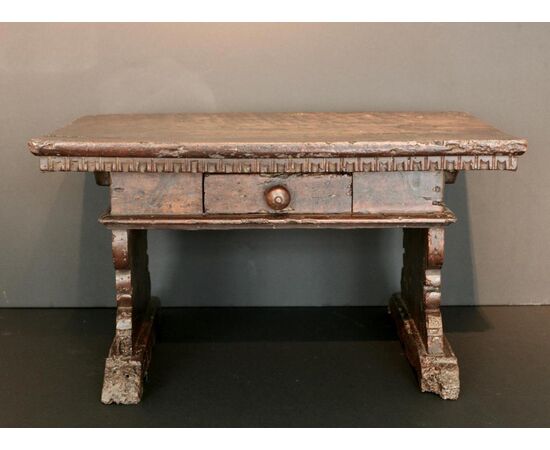 Antico e raro modellino tavolo toscano noce epoca '500