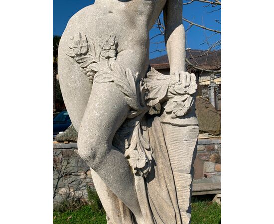 Scultura da esterno in pietra di Vicenza nudo femminile