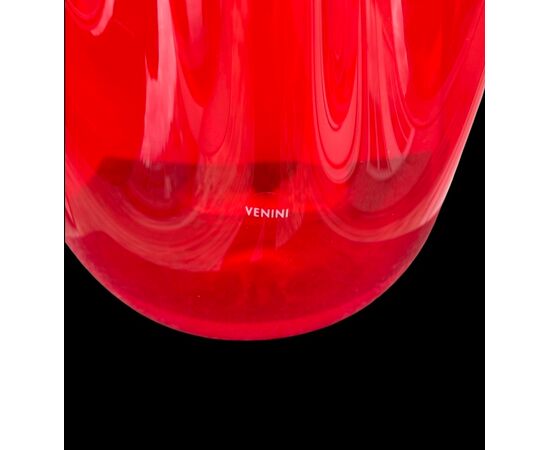 Fazzoletto in vetro rosso soffiato.Modello di Fulvio Bianconi.Venini