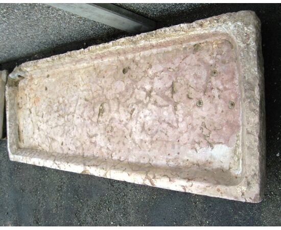 Due grandi lavandini/secchiai antichi in marmo rosa Verona
