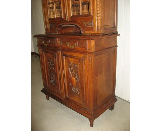Sideboard with raised walnut mass. ancient, early 1900s     