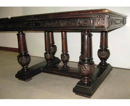 Neo-Renaissance extendable rectangular antique table. Early 1900s     
