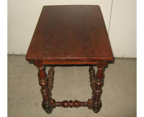 Spool table in walnut. Ancient early 1900s     