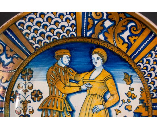 Deruta, XVI secolo, Piatto a lustro raffigurante un fidanzamento