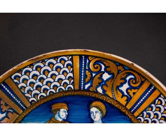 Deruta, 16th century, Luster plate depicting an engagement     