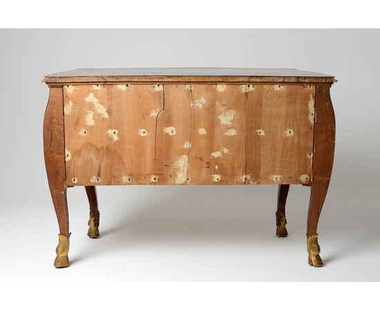 Pair of chest of drawers in Thuja briar and elm with feral foot-shoe (ex Barilla collection)     