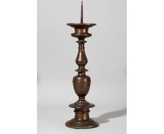 Rome, 16th Century, Pair of brown patina bronze candlesticks     