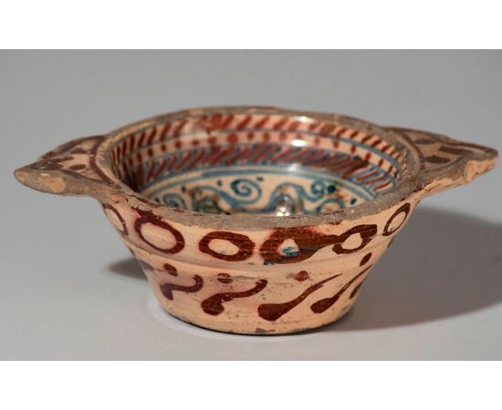Italy, 16th century, Bowl with handles and polychrome majolica noble coat of arms     