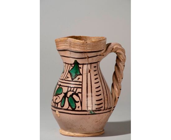 Viterbo XV Century, Pitcher with twisted handle, polychrome majolica     