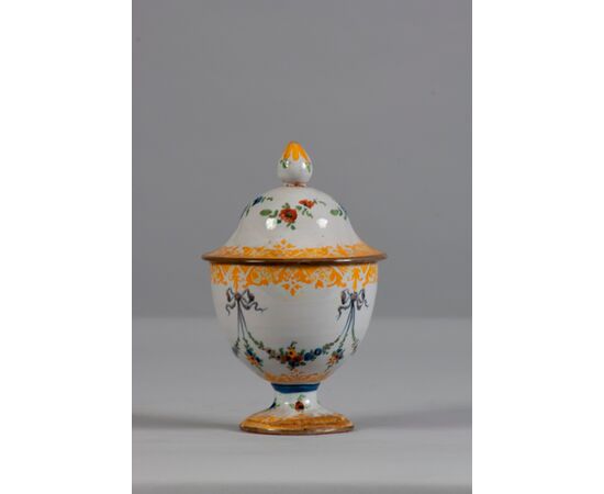 Italy, Neoclassical vase in polychrome majolica     