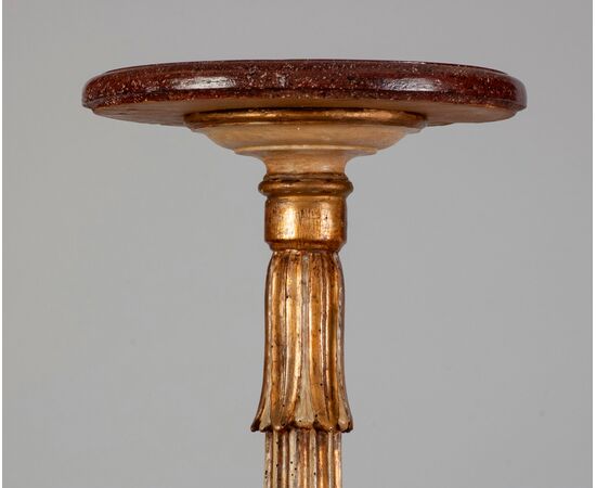 Italia, 1830 ca., Coppia di Etagere neoclassici (Coffee table) in legno intagliato e dorato