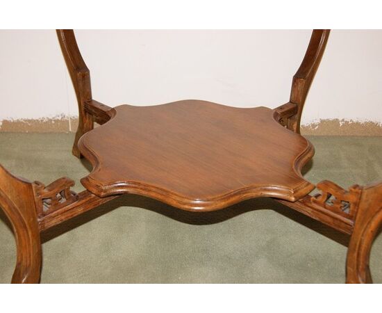 Antique English table from 1900 Victorian style in mahogany     