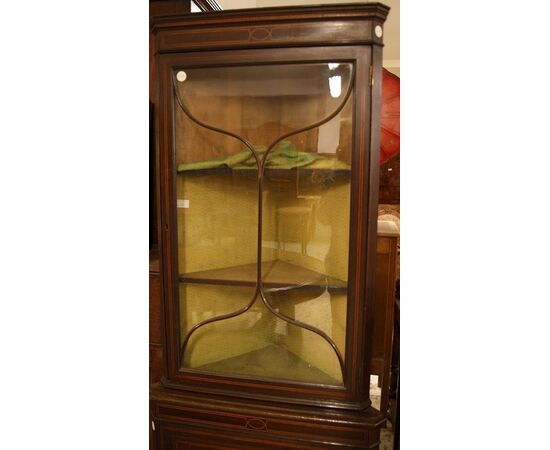 Antique English corner cabinet from the 1800s Victorian with inlay fillet     