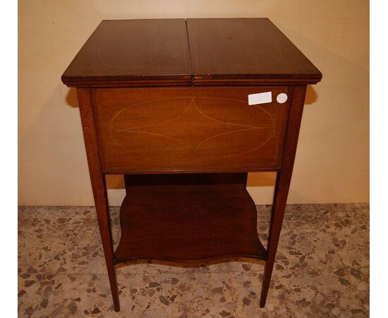 Antique English work table from the 1800s Victorian style in mahogany wood     