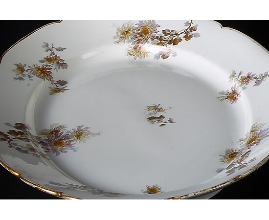 Servizio da tavola in porcellana decorata con raffinati motivi floreali in calde tonalità autunnali