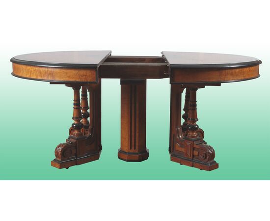 Tavolo ovale allungabile francese del 1800 in palissandro e radica di olmo