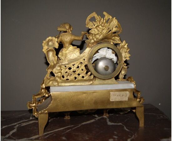 Orologio da tavolo francese del 1800 con raffigurato personaggio femminile